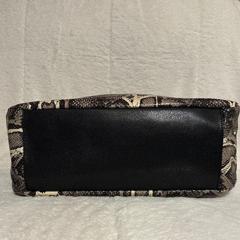Simply Vera Vera Wang Stylish Snake Print Handbag or Cross Body - Picture 3 of 9